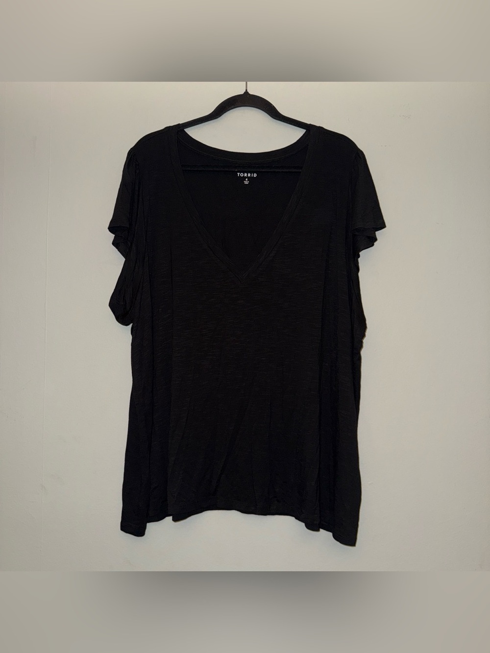 TORRID women’s  Black V-neck short sleeve top size 4 (4X) ✨